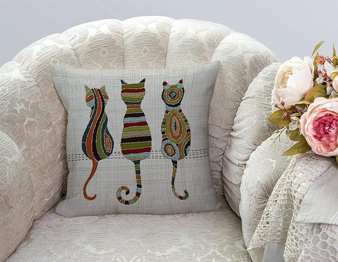 TSSOHU Cute Animal Cat Throw Pillow Cover Patio Furniture Knitted Design Kitten Family Decorative Cushion Cases Home Décor for Couch Bed Sofa 18x18 Inch