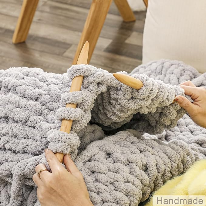 WESHIONGOO Chunky Knit Blanket Throw 40"×40" Knitted Throw Blankets for Couch Bed Fluffy Soft Blanket with Jumbo Chenille Yarn Thick 100% Handmade (Light Grey)