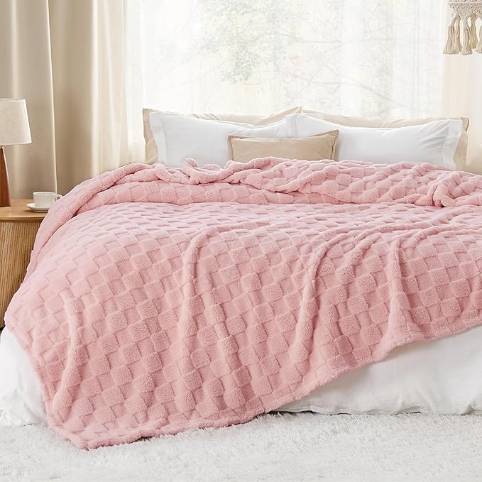 Bedsure GentleSoft Blankets Queen Size for Bed - Super Soft Cozy Blanket for Women Men Girls, Large Fuzzy Fleece Throw for Bedroom Decor, Blush Pink, 90x90 Inches