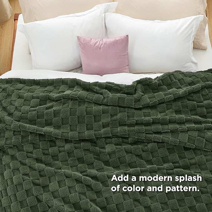 Bedsure GentleSoft King Size Blanket for Bed - Super Soft Cozy Blankets for Women Men Girls, Large Fuzzy Fleece Throw for Bedroom Decor, Dark Green,108x90 Inches