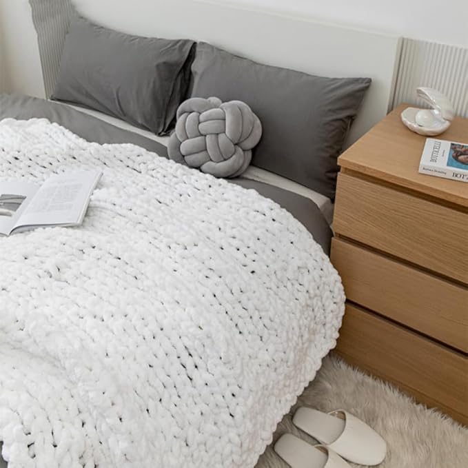 Chunky Knit Blanket Throw 40"*60", Hand Knitted Warm Chenille Throw Blanket, Home Decor Soft Thick Yarn Cable Knit Blanket, Soft Breathable Fleece Banket Christmas for Couch Bed Sofa Best Gift (White)