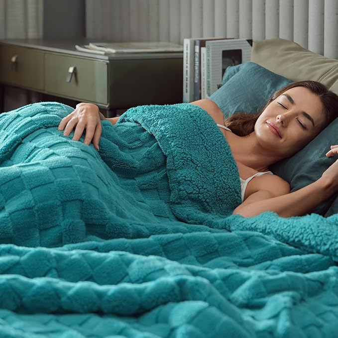 Pawque Super Soft Cozy Throw Blanket for Couch Bed - Fluffy Sherpa Fleece Reversible Thick Warm Fuzzy Blanket for All-Season, 3D Checkered Jacquard Elegant Decorative Blankets, Teal Green, 50" x 60"