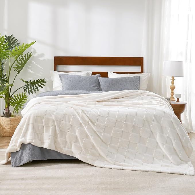 Cozy Bliss Checkered White Large Faux Rabbit Fur Queen Size Blanket, Soft Fuzzy Fluffy Minky Cream Furry Blankets for Couch, Bed (90 * 90 Inches Ivory)