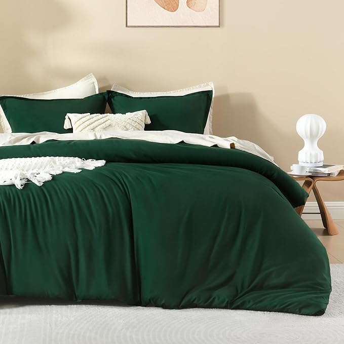 Litanika Comforters Emerald Green Oversized King Size, 3 Pieces Lightweight Solid Bedding Comforter Set, All Season Fluffy Bed Set (120x98In Comforter & 2 Pillowcases)