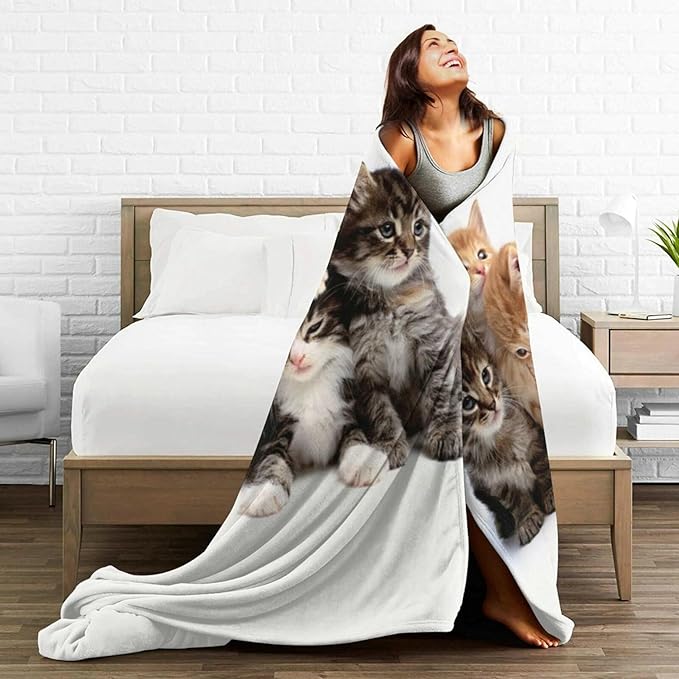 HGOD DESIGNS Cats Throw Blanket Ultra Soft Warm All Season Kittens Family Cats Decorative Fleece Blankets for Bed Chair Car Sofa Couch Bedroom 50"X60"