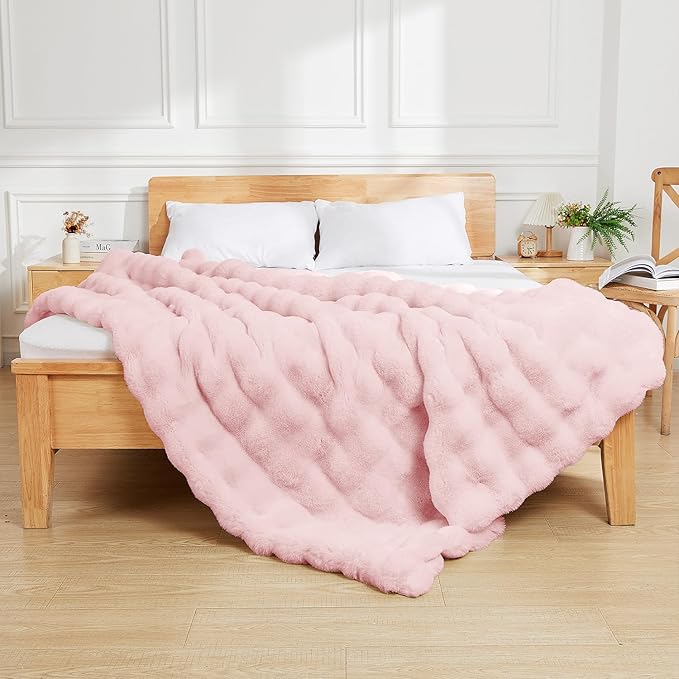 Latepis Pink Faux Fur Throw Blanket for Couch Bubble Cute Soft Warm Comforter Thick Furry Blanket for Sofa Bedroom Cozy Blankets for Women Gift Luxury Blanket for All Seasons 50''x60'', 860gsm