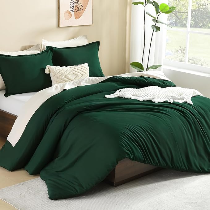 Litanika Comforters Emerald Green Oversized King Size, 3 Pieces Lightweight Solid Bedding Comforter Set, All Season Fluffy Bed Set (120x98In Comforter & 2 Pillowcases)