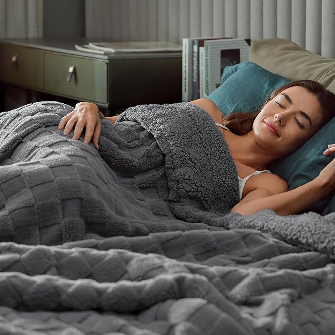 Pawque Super Soft Cozy Throw Blanket Queen Size for Couch Bed, Fluffy Sherpa Fleece Reversible Thick Warm Fuzzy Blanket for All-Season, 3D Checkered Jacquard Decorative Blankets, Grey, 90"x90"