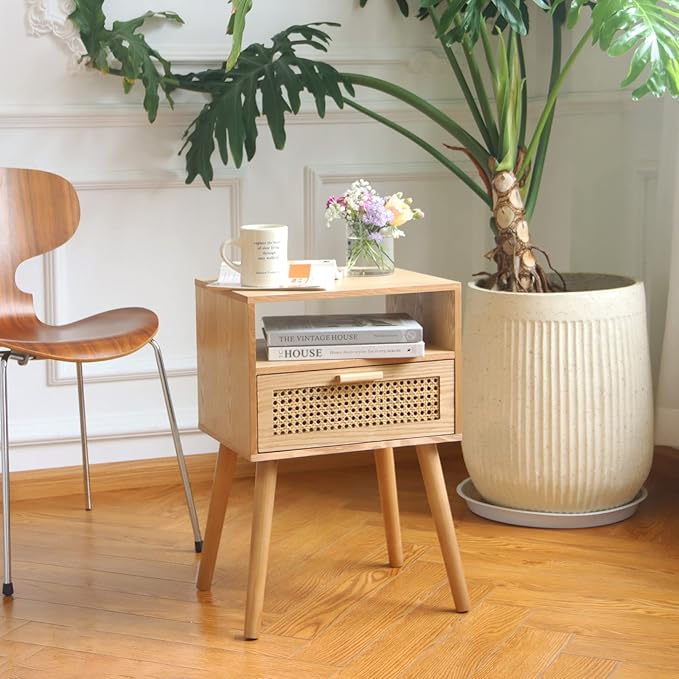 MaxSmeo Bedside Table, Small Nightstand with Charging Station, Rattan Side Table Wood End Table for Living Room, Bedroom and Small Spaces, Mid Century Modern Nightstand, Easy Assembly (Natural)