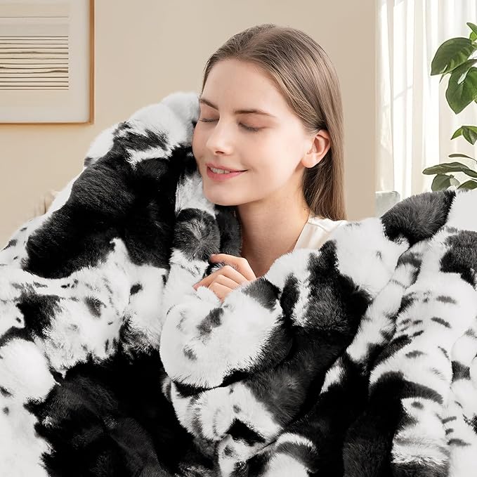 Touchat Cow Print Blanket for Couch, Faux Fur Throw Blanket, Super Heavy Warm Cozy Blankets for Bed Sofa, Bubble Plush Fuzzy Soft Mink Blanket for Living Room Bedroom, Cow Black