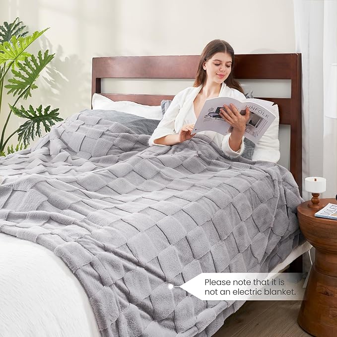 Cozy Bliss Checkered White Faux Rabbit Fur Throw Blanket, Soft Fuzzy Fluffy Minky Cream Furry Blankets for Couch, Bed (Grey, Queen(90" x 90"))