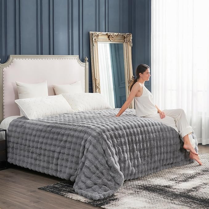 Cozy Bliss Faux Fur Throw Blanket for Couch, Fuzzy Soft Plush Thick Bubble Blanket for Sofa Bedroom Living Room, 108 * 90 Inches Light Grey