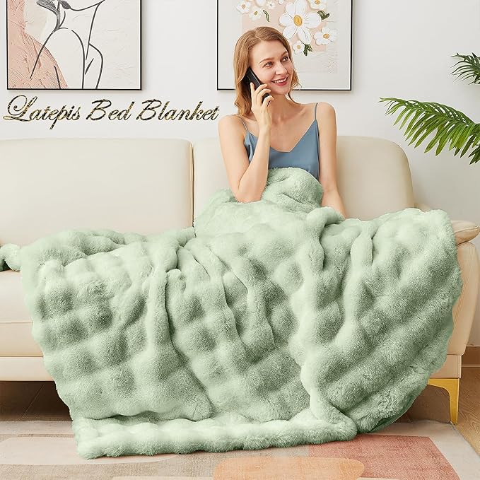 Latepis Faux Fur Throw Blankets Sage Green Bubble Cozy Soft Heavy Blanket for Couch Fuzzy Thick Blanket for Sofa Bedroom Plush Fluffy Warm Blankets for Winter Luxury Throw Blanket 50''x60'', 860gsm