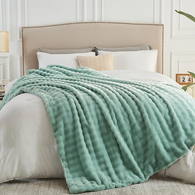 NEWCOSPLAY Faux Fur Throw Blanket Sage Green Bubble Blanket Thick Warm Soft for Couch Sofa Bed 550GSM (New Sage Green, Throw(50"x60"))