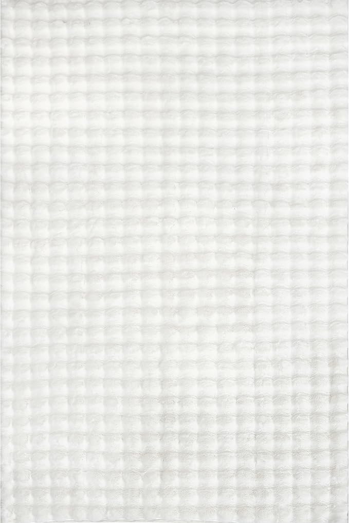 nuLOOM Jeni Solid Faux Rabbit Machine Washable Accent Rug, 3x5, Off-White