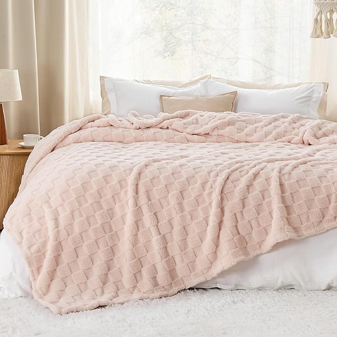 Bedsure GentleSoft Full Size Blankets for Bed Light Pink - Super Soft Cozy Fleece Blanket for Women Men Girls, Large Fuzzy Throws for Bedroom Decor, 84x90 Inches