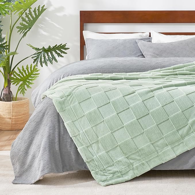 Cozy Bliss Checkered White Faux Rabbit Fur Throw Blanket, Soft Fuzzy Fluffy Minky Cream Furry Blankets for Couch, Bed (Sage Green, King(108" x 90")