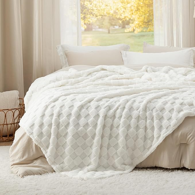 Bedsure GentleSoft Full Size Blankets for Bed White - Super Soft Cozy Fleece Blanket for Women Men Girls, Large Fuzzy Throws for Bedroom Decor, 84x90 Inches