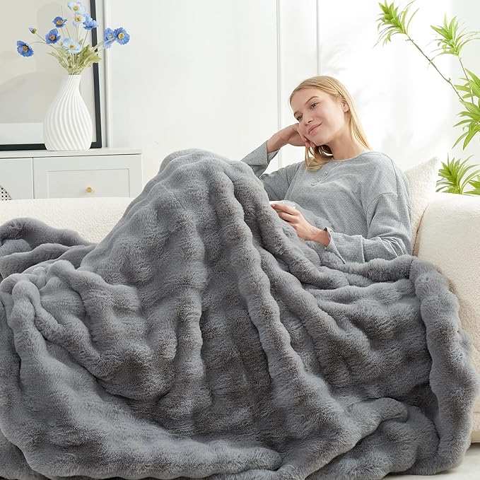 Cozy Bliss Faux Fur Throw Blanket for Couch, Fuzzy Soft Plush Thick Bubble Blanket for Sofa Bedroom Living Room, 60 * 80 Inches Light Grey