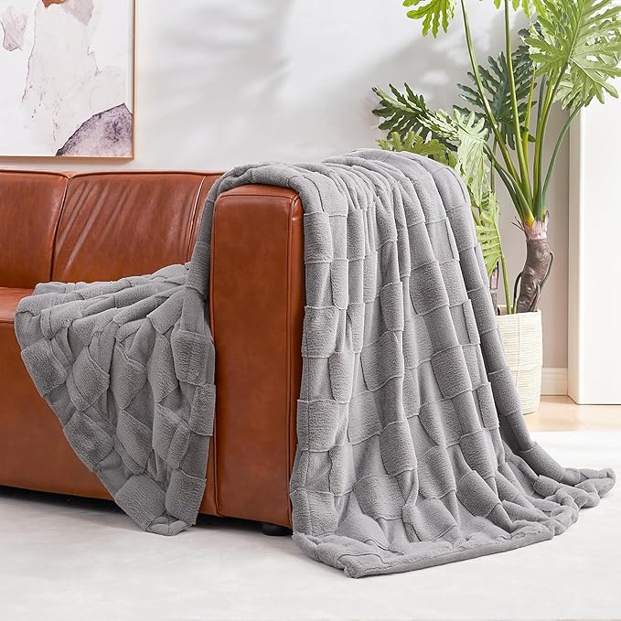 Cozy Bliss Checkered Faux Rabbit Fur Grey Throw Blanket, Soft Fuzzy Fluffy Minky Furry Blankets for Couch, Bed (50 * 60 Inches Light Grey)