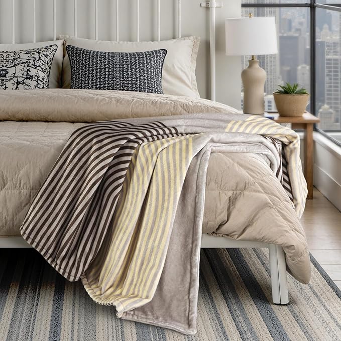 Lahome Brown Fleece Throw Blanket for Couch Double-Color Rainbow Fluffy Warm Cozy Bed Blanket Soft Fuzzy Modern Throw Blankets for Sofa Home Decor, Brown 50''x60''