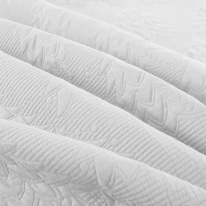 MarCielo 3-Piece Christmas Quilt 100% Cotton Oversized Bedspread Lightweight Coverlet Embroidery Christmas Tree Pattern Bedding Set (TC Bright White, Oversized Queen (100"x106"))