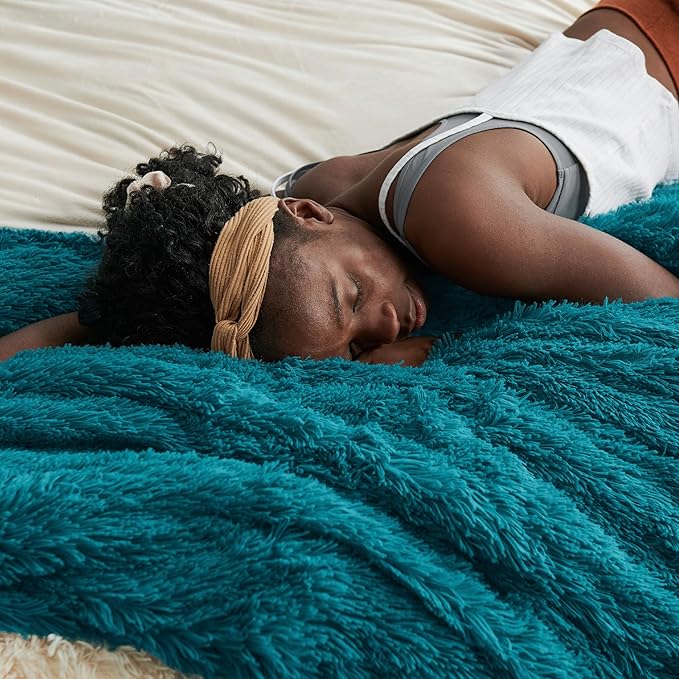 Bedsure GentleSoft Fluffy Turquoise Teal King Size Blanket for Bed, Thick Soft Sherpa Faux Fur Fleece Bedding Fuzzy Plush Winter Warm Heavy Large King Blanket, Cozy Teal Gifts for Men Women, 108x90