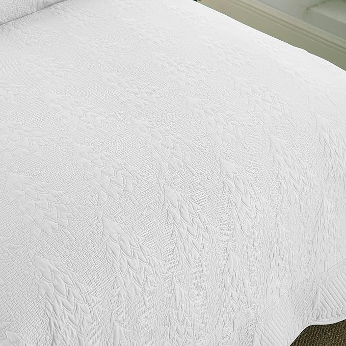 MarCielo 3-Piece Christmas Quilt 100% Cotton Oversized Bedspread Lightweight Coverlet Embroidery Christmas Tree Pattern Bedding Set (TC Bright White, Oversized King (118"x106"))