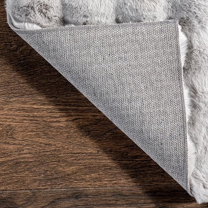 nuLOOM Jeni Solid Faux Rabbit Machine Washable Area Rug, 6x9, Silver